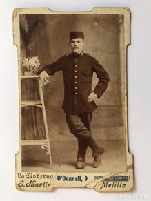 Fotografia antiga: MILITAR - MELILLA. Fotografía LA MODERNA. Soldado del Regimiento de Infantería Africa 68 (h.1900?)